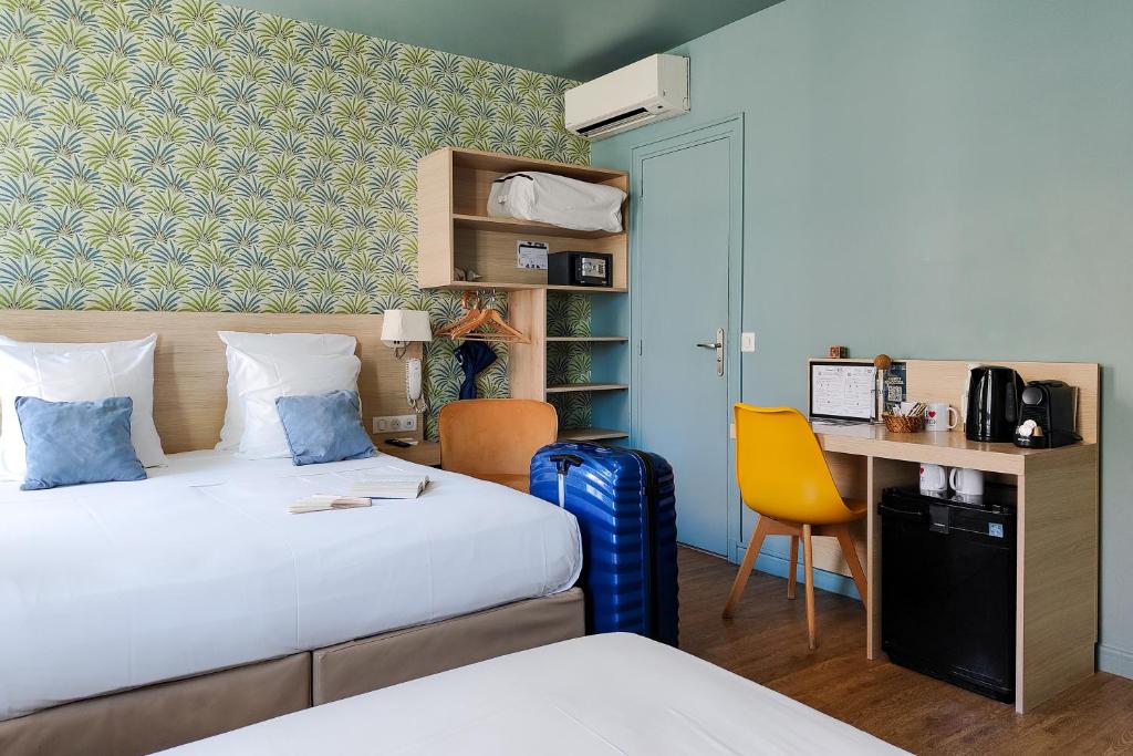 
Junior Suite with Notre Dame View
