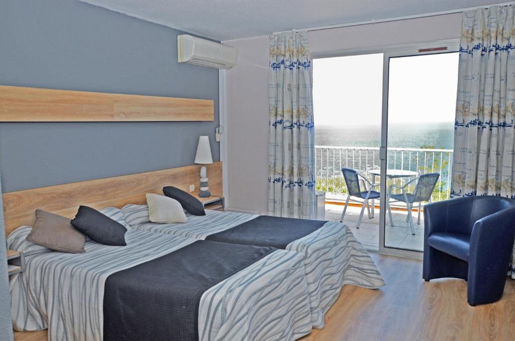 Postel nebo postele na pokoji v ubytování Logis Hotel Solhotel
