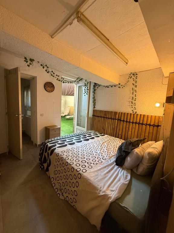 Postel nebo postele na pokoji v ubytování Appartement avec Jaccuzi & Jardin