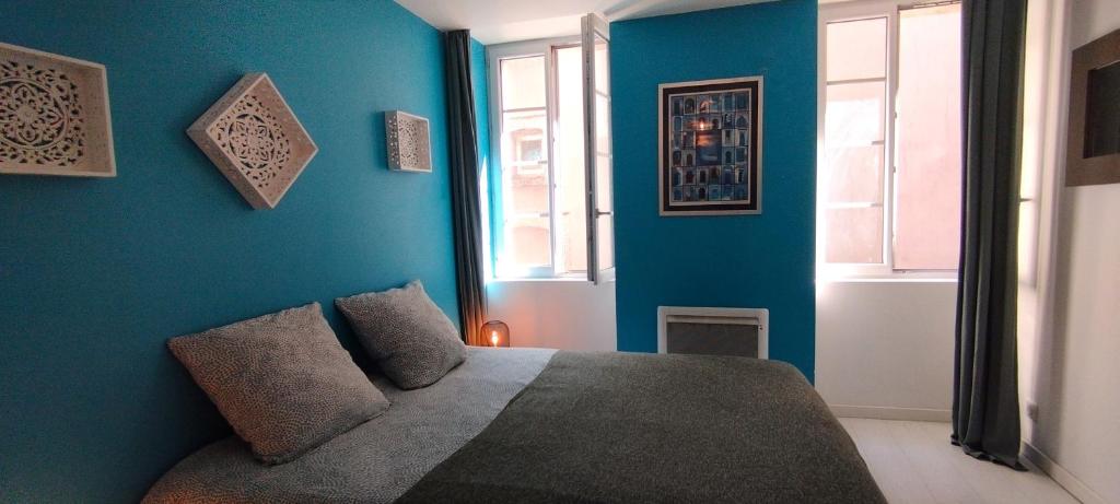 Postel nebo postele na pokoji v ubytování Chez tonton - Appartement familial 1-6 personnes - plein centre - wifi