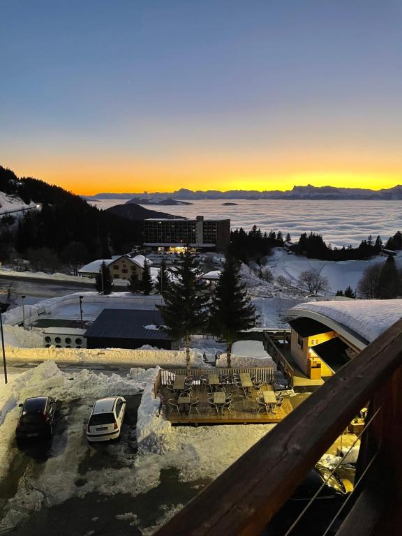 a view of a parking lot with snow on the ground at Duplex « les 7 Marmottes », Les Balcons de Recoin in Chamrousse