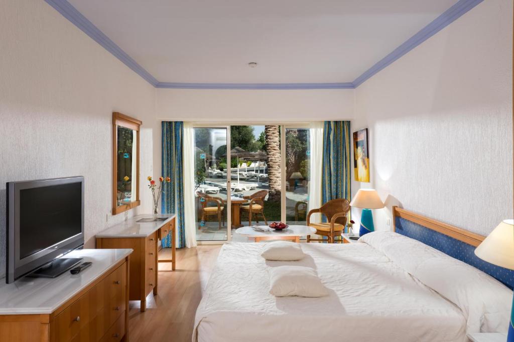 Paphos Gardens Holiday Resort - 