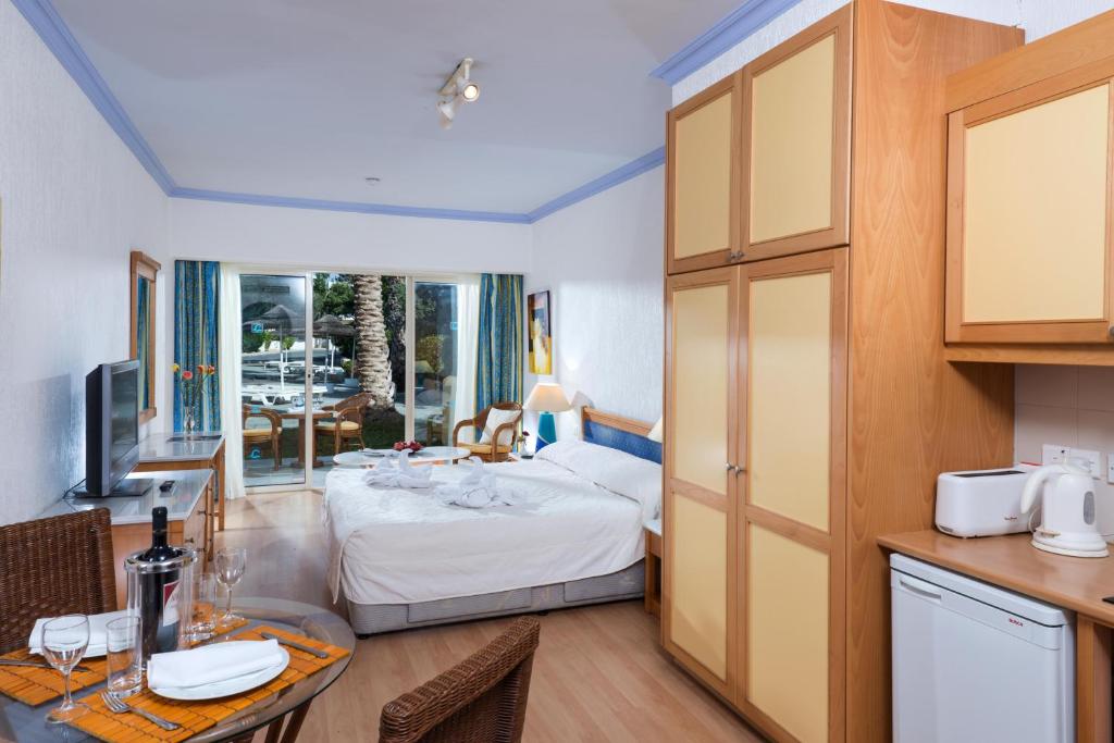 Paphos Gardens Holiday Resort - 