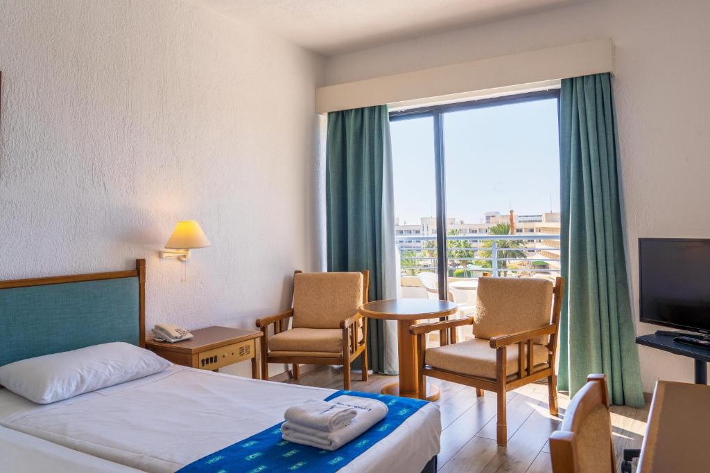 Paphos Gardens Holiday Resort - 