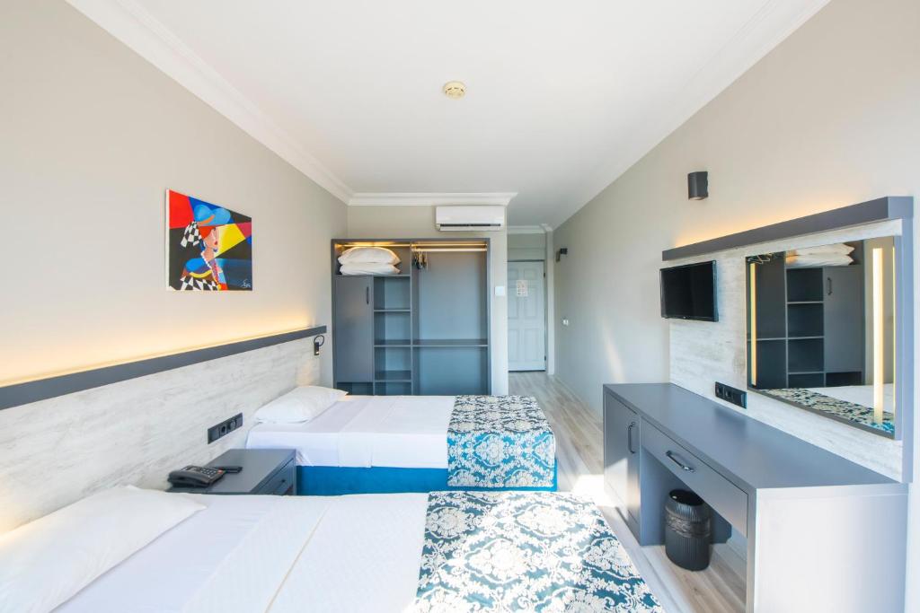 Golden Moon Hotel - 