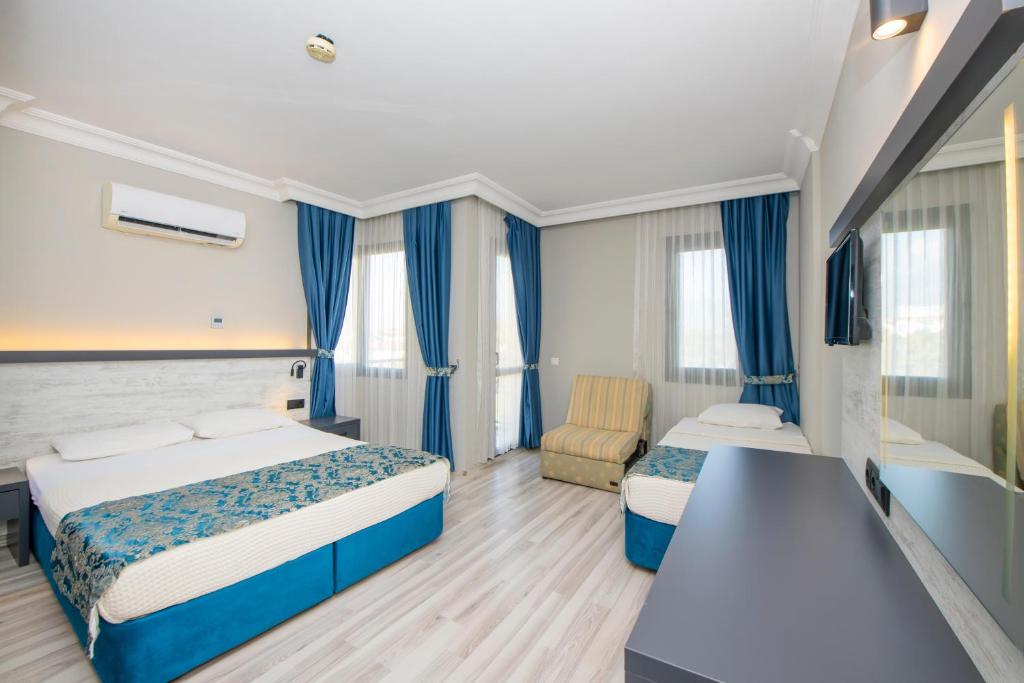 Golden Moon Hotel - 
