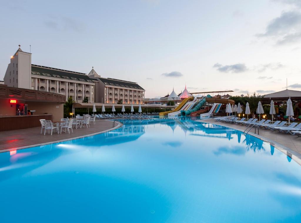 Bazén v ubytování Calimera Hane Garden Hotel nebo v jeho okolí