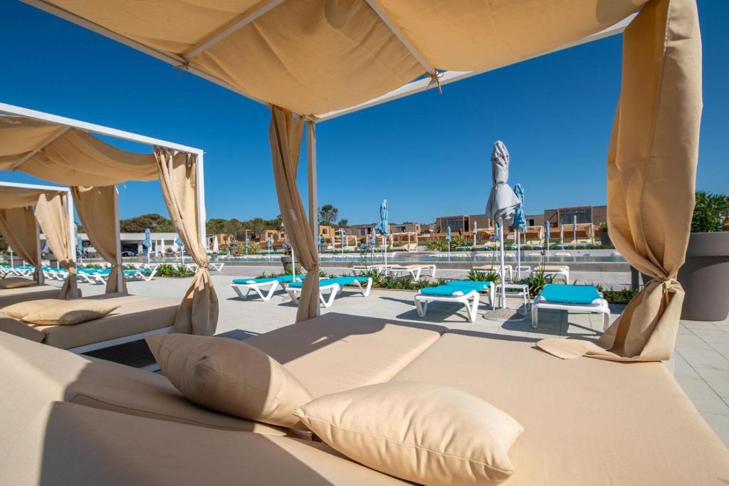 Der Swimmingpool an oder in der Nähe von Arena Grand Kazela Camping Homes