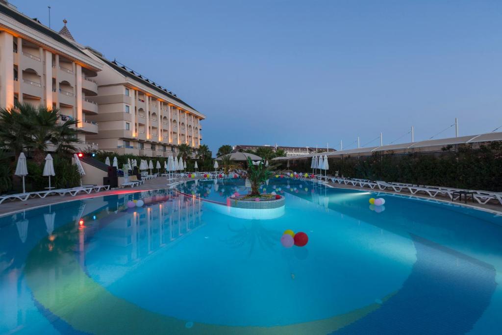 Bazén v ubytování Calimera Hane Garden Hotel nebo v jeho okolí