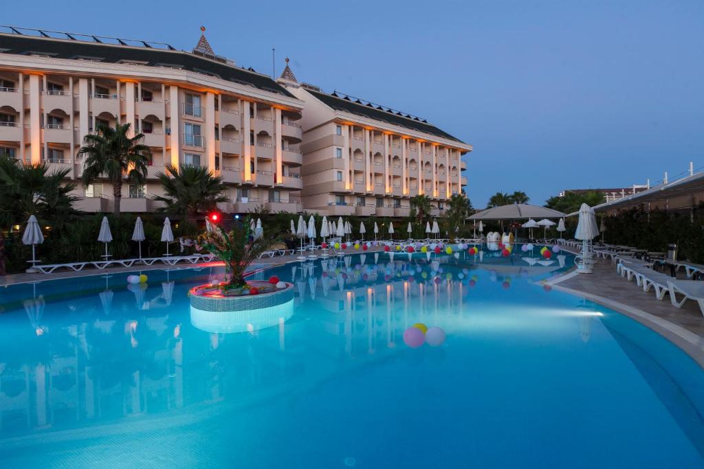 Bazén v ubytování Calimera Hane Garden Hotel nebo v jeho okolí