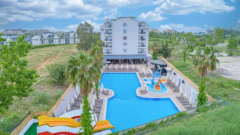 Q Ella Beach Hotel - 18