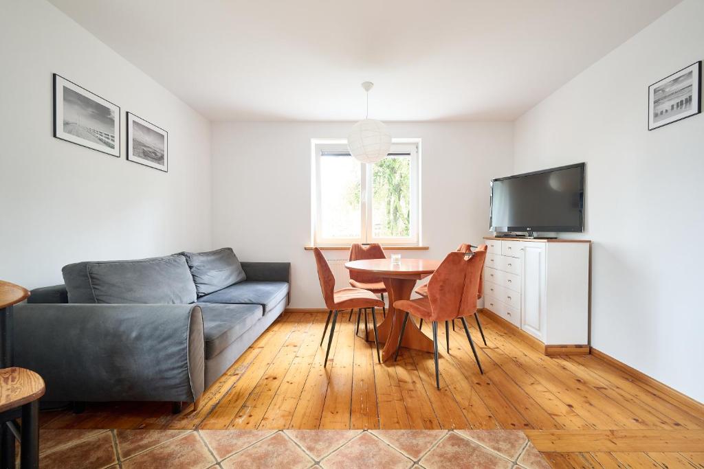 a living room with a couch and a table at GM Jagiellończyk in Olsztyn