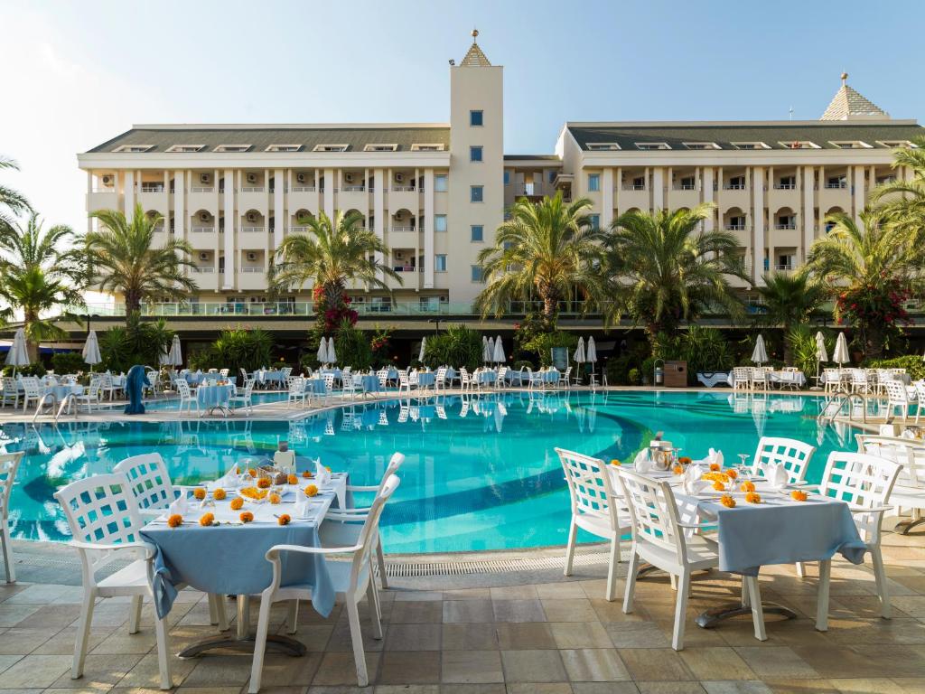 Bazén v ubytování Calimera Hane Garden Hotel nebo v jeho okolí