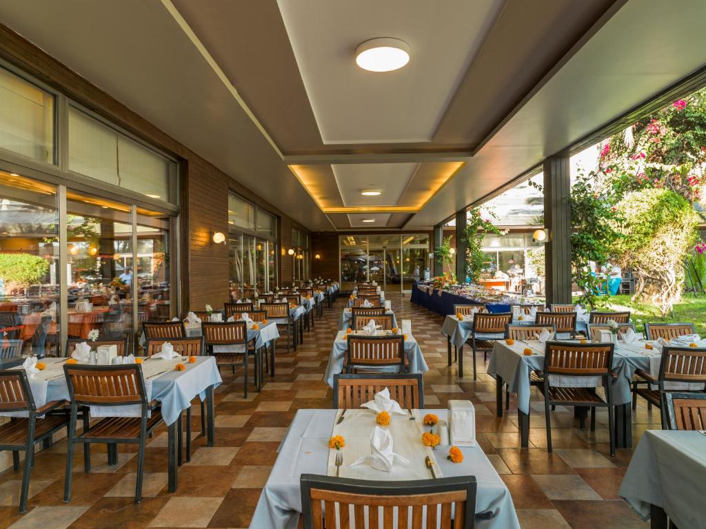 Restaurace v ubytování Calimera Hane Garden Hotel