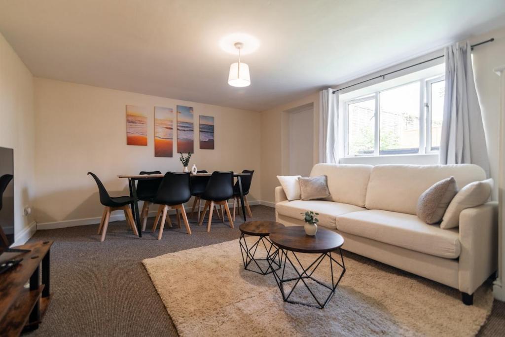 Χώρος καθιστικού στο Charming 3 Bed Flat by Harbour