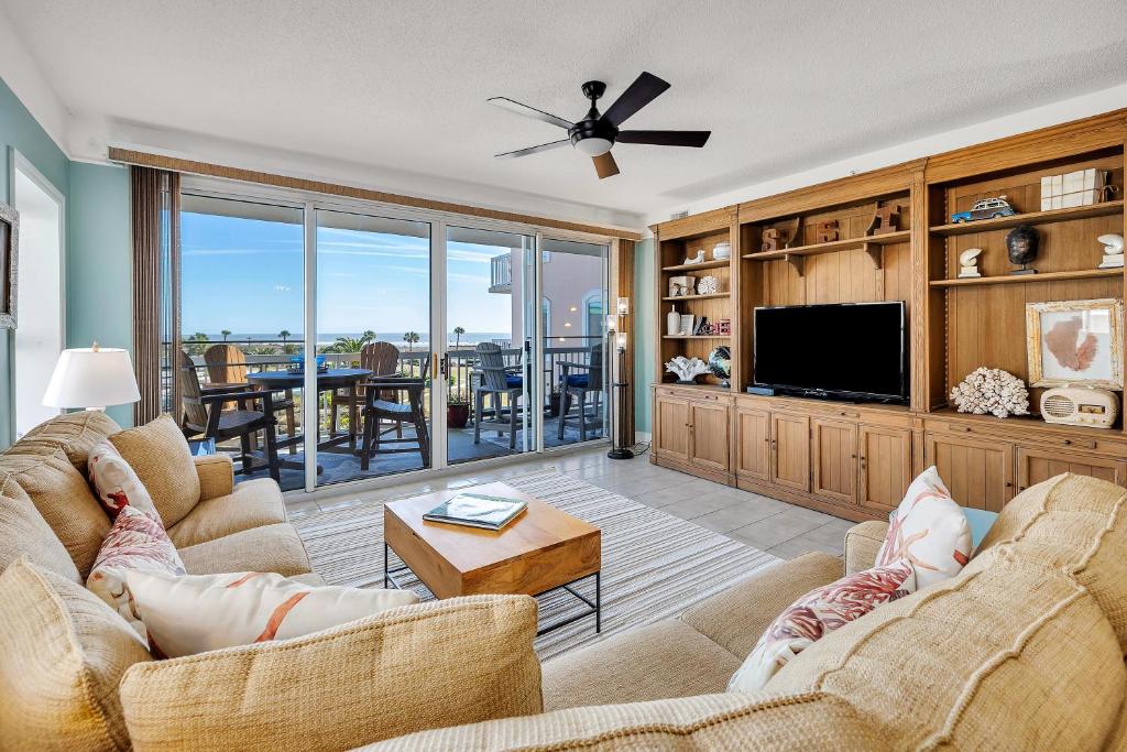 Μια τηλεόραση ή/και κέντρο ψυχαγωγίας στο St. Simons Grand #206