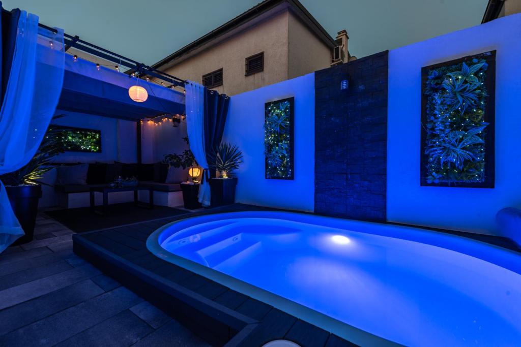 a bathroom with a large blue tub at Tiny Pool House in Vir
