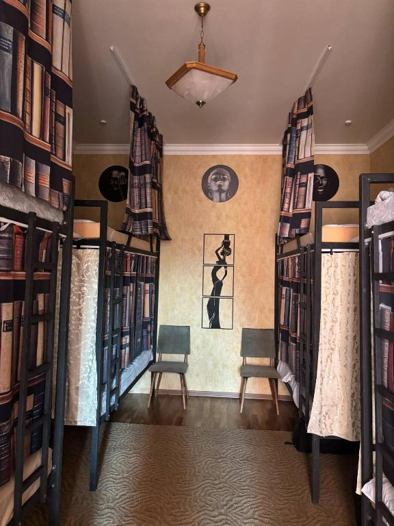 Voodi või voodid majutusasutuse Pariss Library Hostel toas