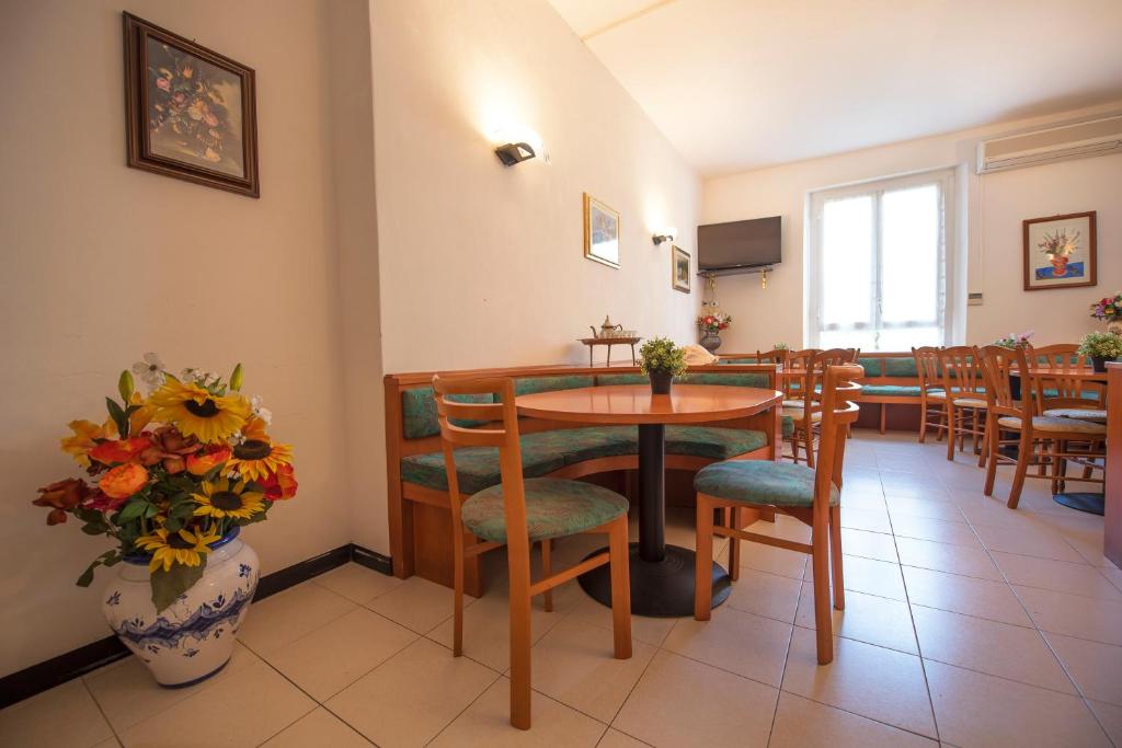 TV a/nebo společenská místnost v ubytování Hotel Bristol