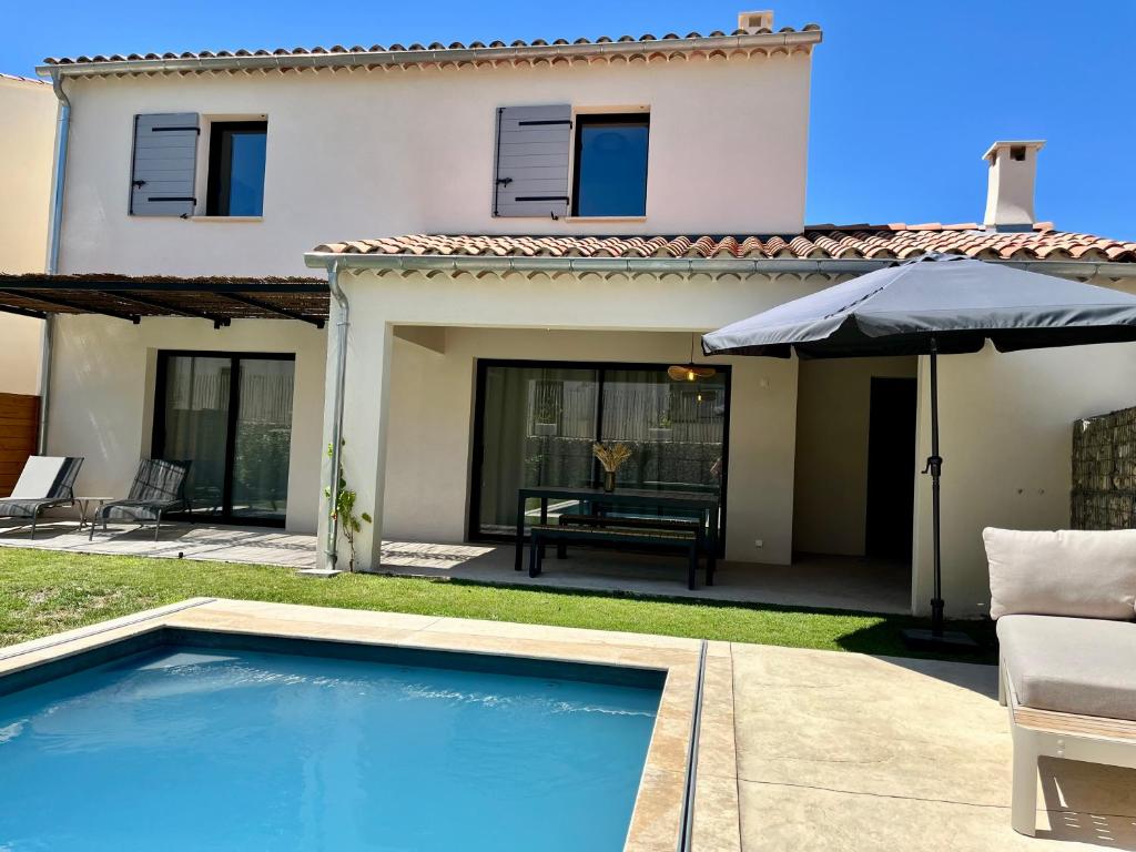 Πισίνα στο ή κοντά στο Villa Nova Ventoux