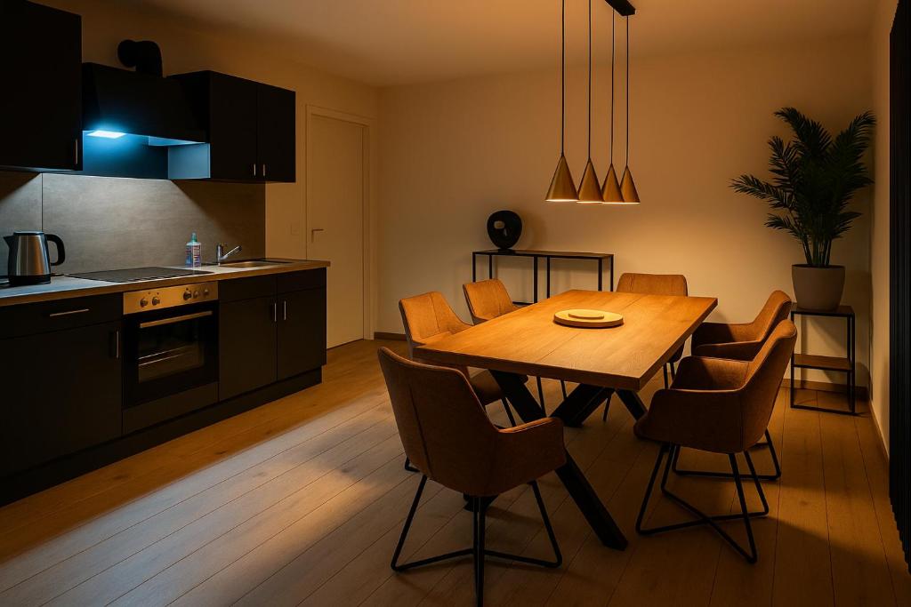 Kuchyň nebo kuchyňský kout v ubytování La Suite Hotel & Apartment, Hanau City Centre - Contactless Check-in