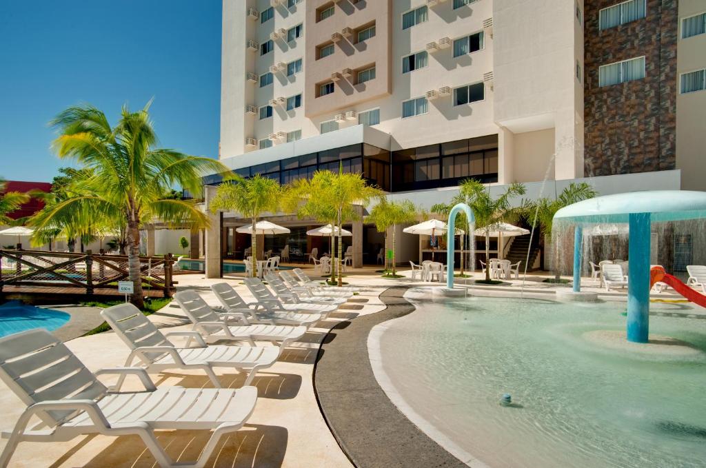 A piscina localizada em Best Western Suites Le Jardin Caldas Novas ou nos arredores