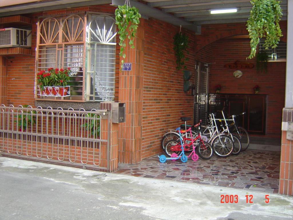 a group of bikes parked outside of a building at Relax heart B&amp;B in Dongshan