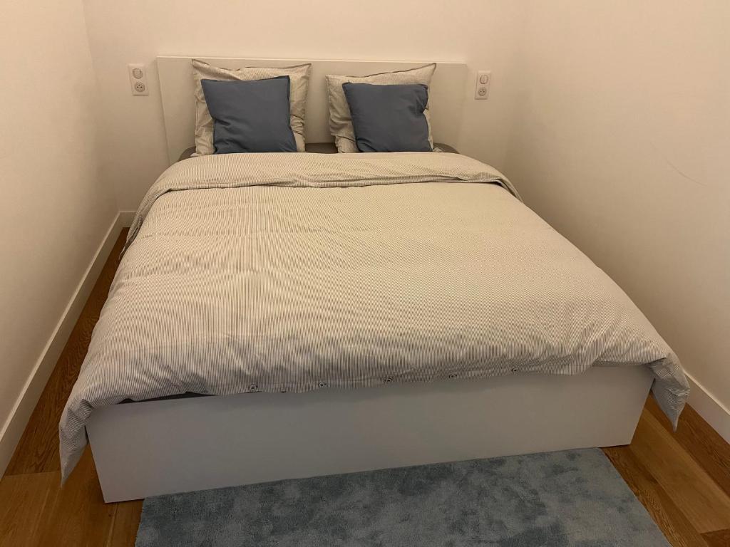 Ένα ή περισσότερα κρεβάτια σε δωμάτιο στο 2P Centre Ville