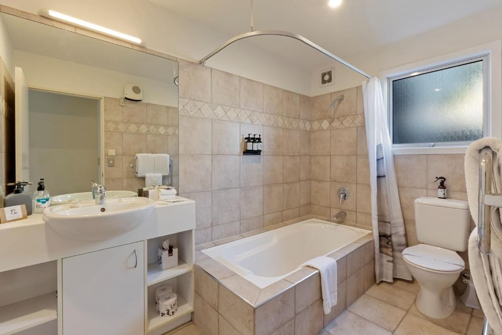 Queenstown House Bed & Breakfast and Apartments photo