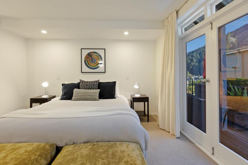 Queenstown House Bed & Breakfast and Apartments photo