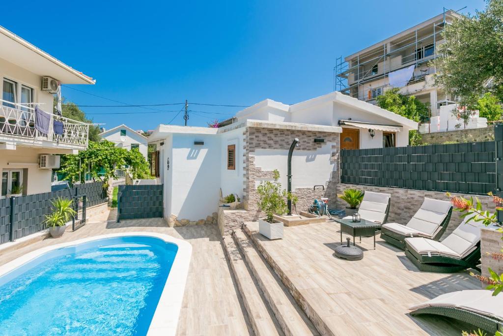 Family friendly house with a swimming pool Okrug Gornji, Ciovo - 24460