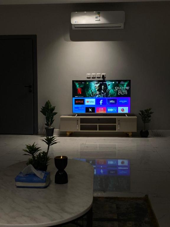a living room with a tv and a table at Home apartment 2 in Medina