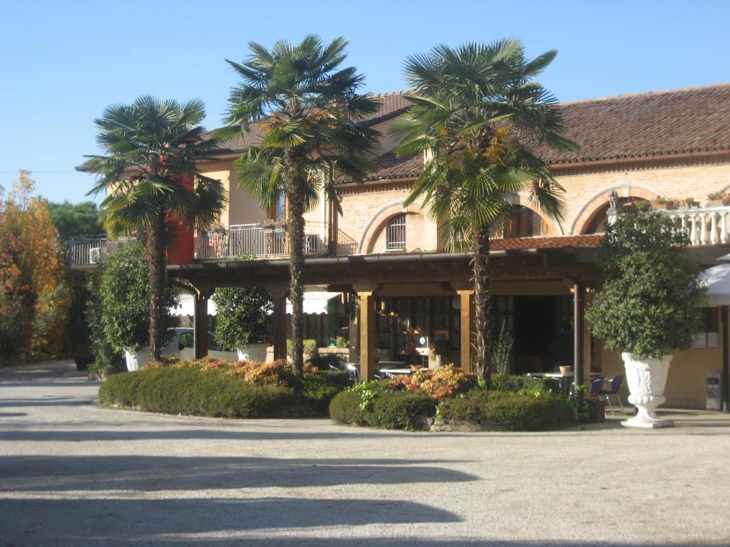 Hotel Pizzeria Ristorante "Al Leone"
