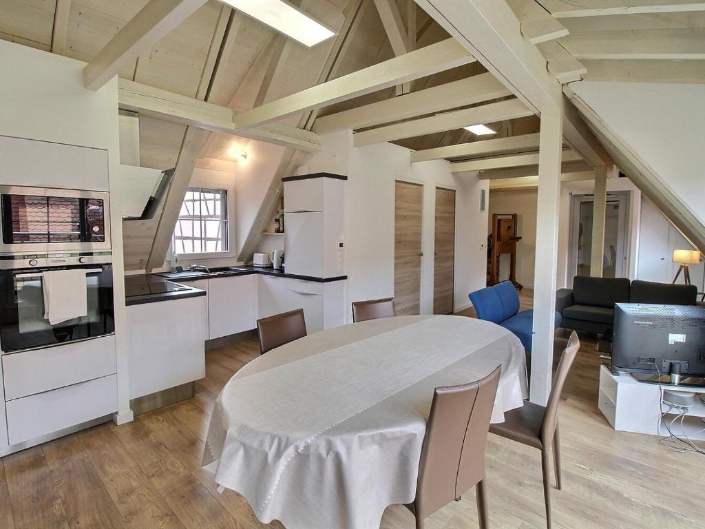 Duplex élégant pour 4 pers avec garage au centre de Colmar – photo 4