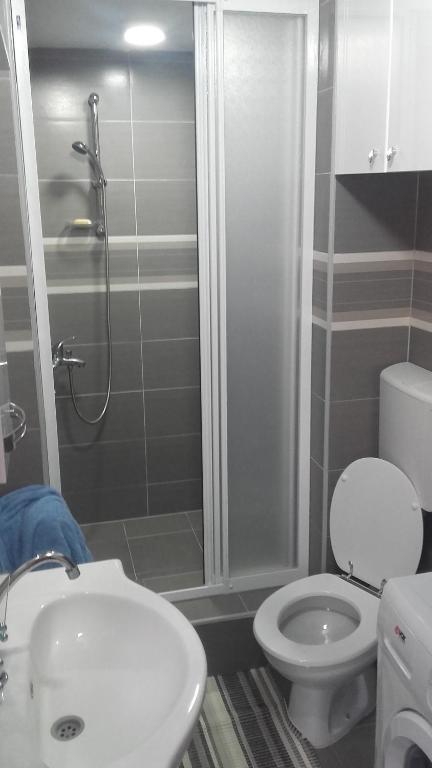 Ein Badezimmer in der Unterkunft House Prljevic