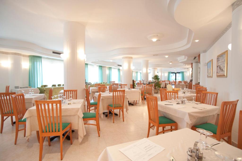 Restaurace v ubytování Oasiclub Hotel