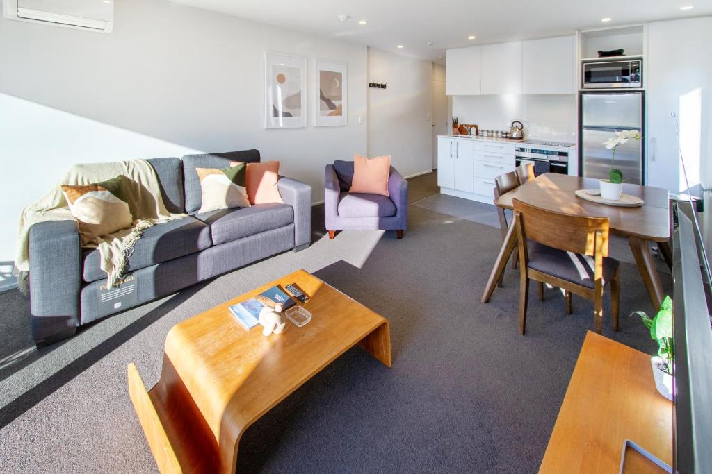 Η κουζίνα ή μικρή κουζίνα στο Central 1BR, Car Park, Lift Access and Extra Bed