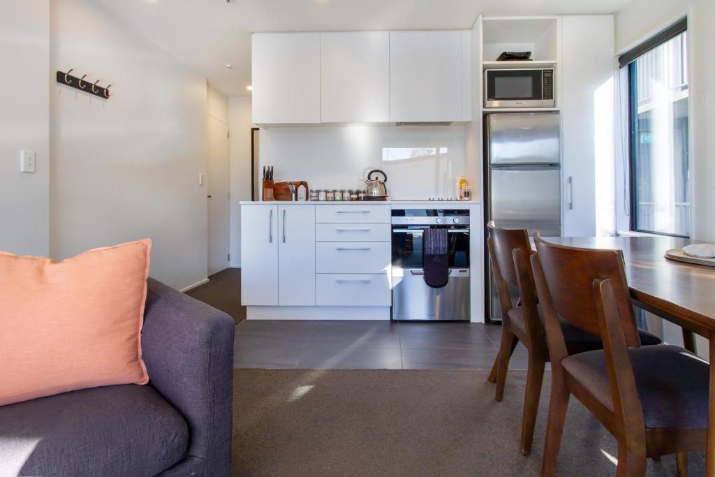 Central 1BR, Car Park, Lift Access and Extra Bed - Resim 18