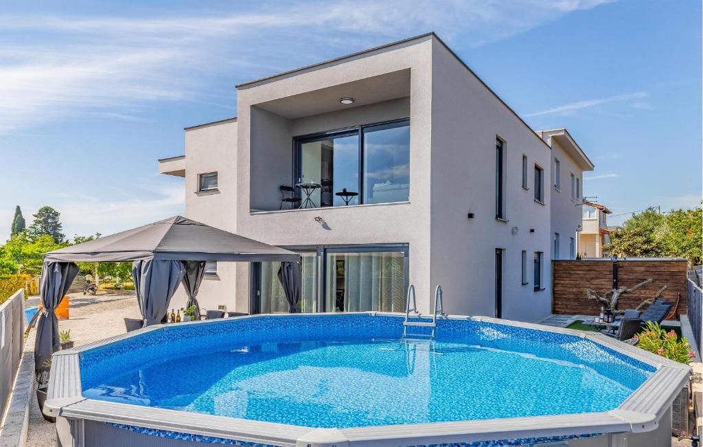 2 Bedroom Gorgeous Apartment In Pula