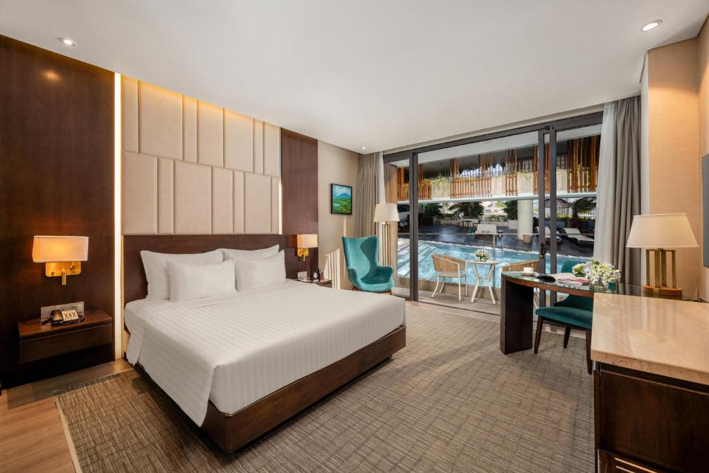 Phòng Deluxe Giường đôi Nhìn ra Hồ bơi
