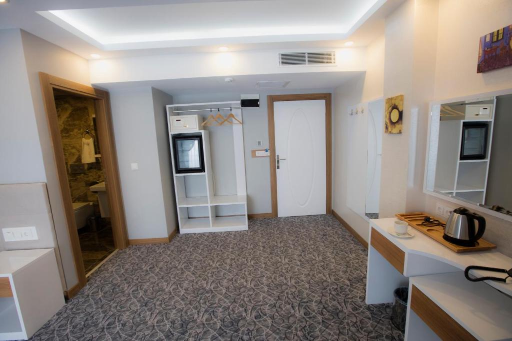 Kuchyň nebo kuchyňský kout v ubytování Royal İnci Hotel
