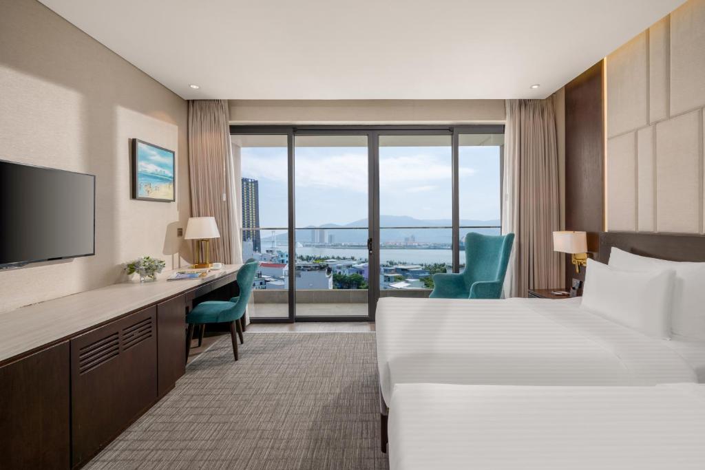 Premier Deluxe Double/ Twin with River View & Balcony