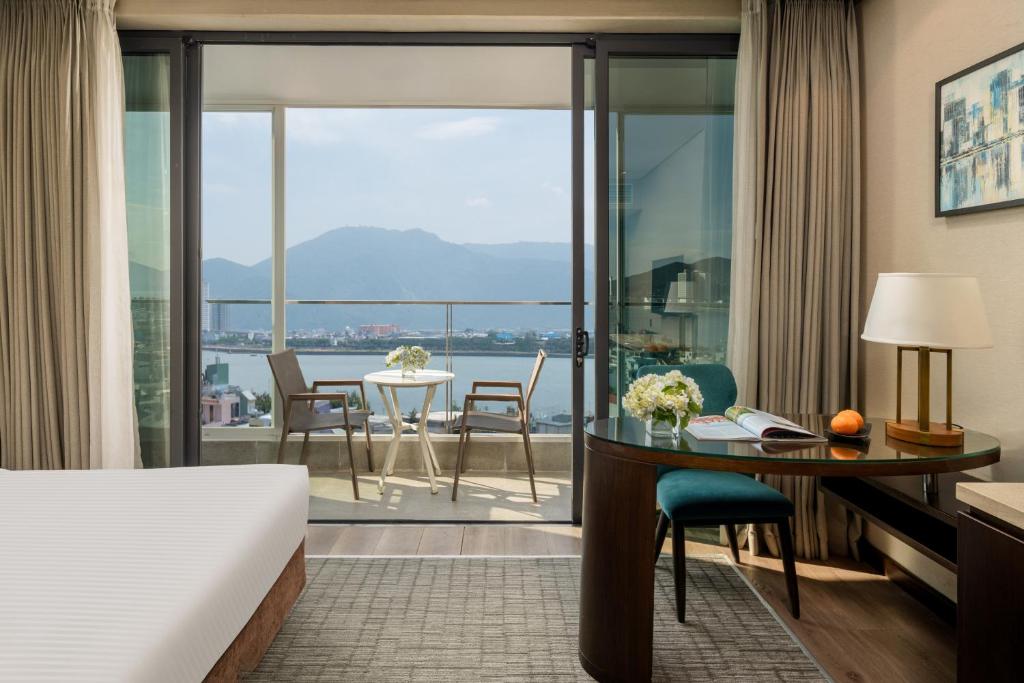 Premier Deluxe Double/ Twin with River View & Balcony