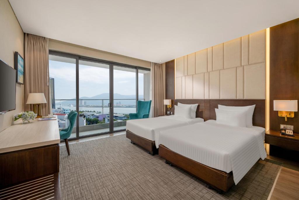 Premier Deluxe Double/ Twin with River View & Balcony