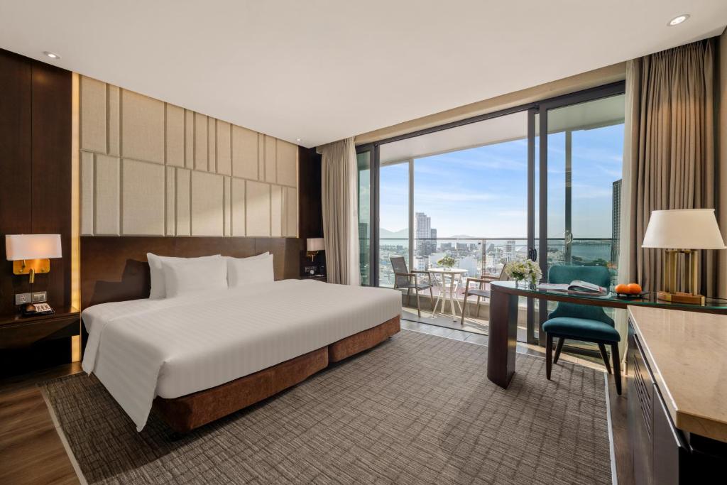 Premier Deluxe Double/ Twin with River View & Balcony