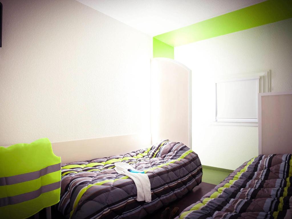 ENZO HOTELS 1er PRIX CHARLEVILLE - Camera Doppia Con Bagno In Comune