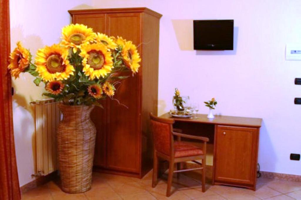 Telewizja i/lub zestaw kina domowego w obiekcie Hotel Stefano a Melito