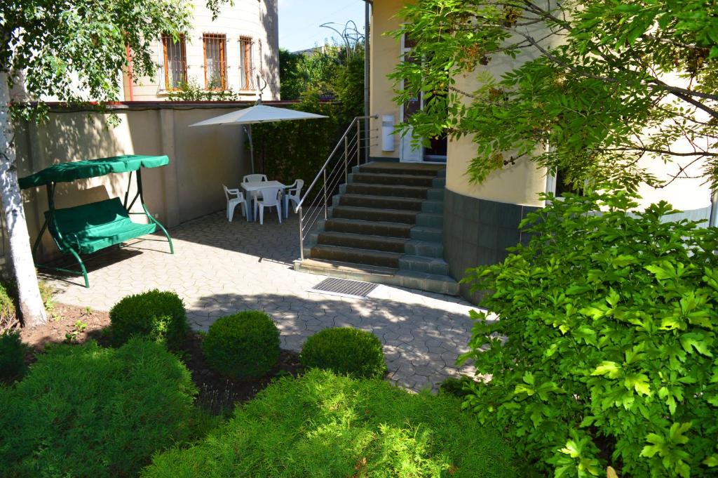 Zahrada ubytování Mini Chisinau Hotel