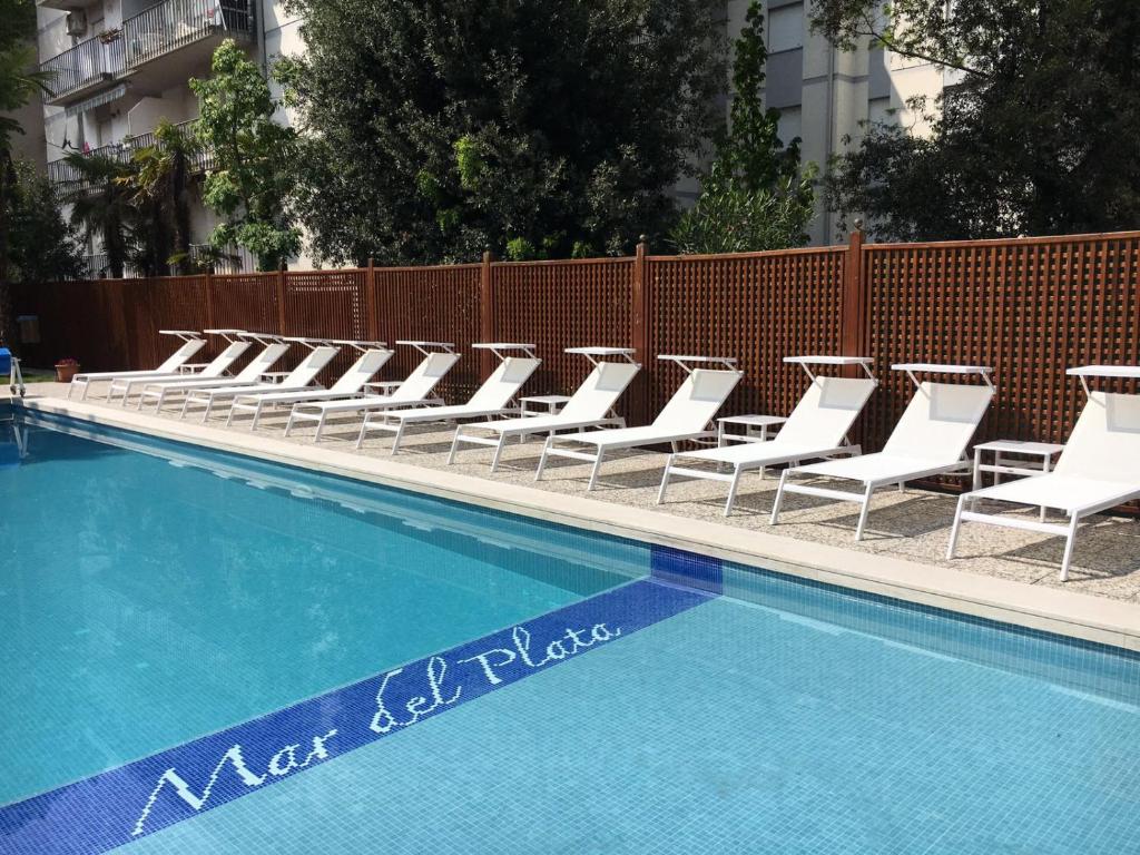 Bazén v ubytování Hotel Mar Del Plata nebo v jeho okolí
