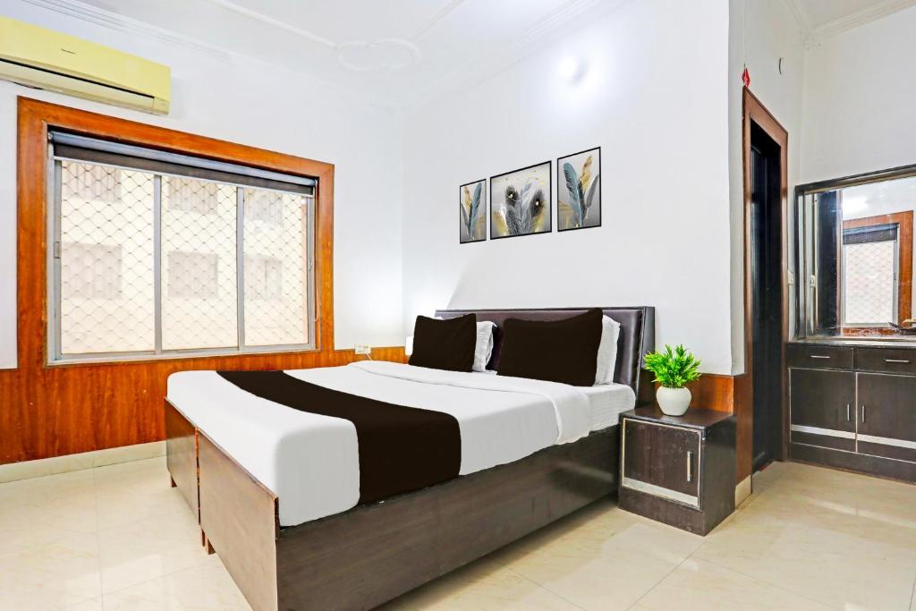 Ένα ή περισσότερα κρεβάτια σε δωμάτιο στο Super Hotel O Tapovan Near Deacon Valley